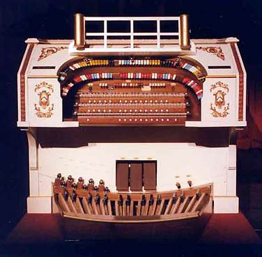 Click here to download a 600 x 402 JPG image showing the console of the 3/11 Mighty Kilgen at the Palace Theatre in Canton, Ohio.