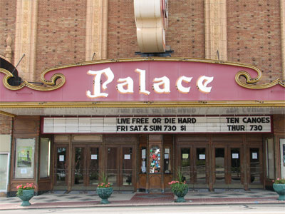 Click here to download a 2592 x 1944 JPG image showing the front entrance to the theatre.