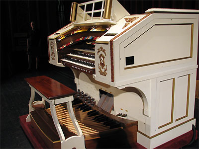 Click here to download a 2592 x 1944 JPG image showing the console of the 3/11 Mighty Kilgen Theatre Pipe Organ.