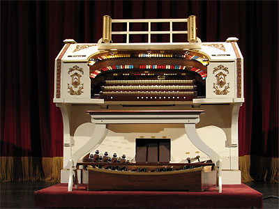 Click here to download a 2592 x 1944 JPG image showing the console of the 3/11 Mighty Kilgen Theatre Pipe Organ.