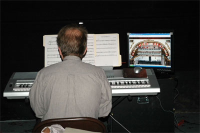 Click here to download a 1504 x 1000 JPG image showing Frank Ripple at the console of Tom McNeely's Mighty Virtual 2/8 Virginia WurliTzer Theatre Pipe Organ from Milan Digital Audio running in Hauptwerk 2.