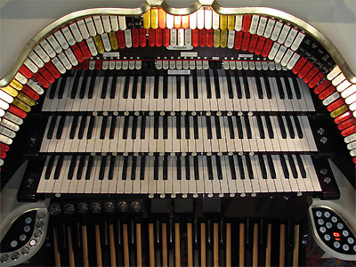 Click here to download a 2592 x 1944 JPG image showing the keydesk of the 3/19 Mighty WurliTzer Theatre Pipe Organ installed at the Civic Theatre in Akron, Ohio.