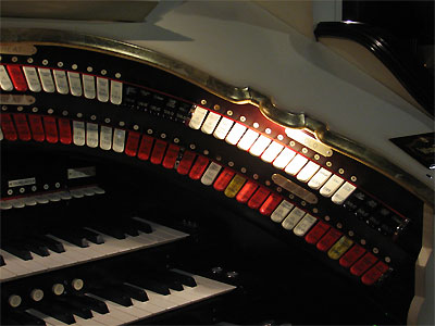 Click here to download a 2592 x 1944 JPG image showing the right bolster of the 3/19 Mighty WurliTzer Theatre Pipe Organ.