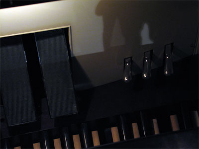 Click here to download a 2592 x 1944 JPG image showing the swell shoes and piano pedals of the 3/19 Mighty WurliTzer Theatre Pipe Organ.