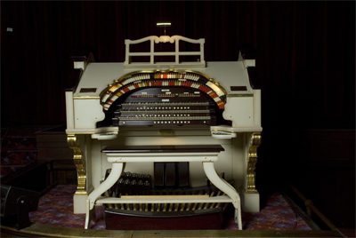 Click here to download a 3072 x 2056 JPG image showing the console of the 3/17 Mighty WurliTzer..