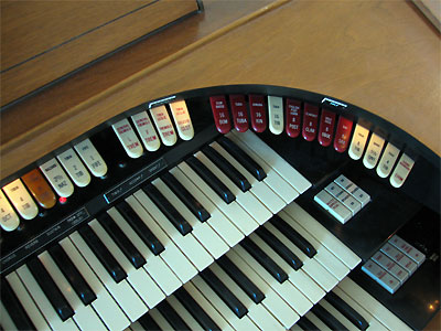 Click here to download a 2592 x 1944 JPG image showing the right bolster of the Mighty Conn 650 analogue electronic theatre organ.