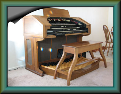 Click here to download a 1024 z 792 JPG image of the 3/17 Mighty Conn 650 Analogue Electronic Theatre Organ, suitable for Windows Desktop Wallpaper.