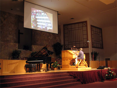 Click here to download a 2592 x 1944 JPG image showing the overhead screen which afforded the audience a close up view of the organist's hands.