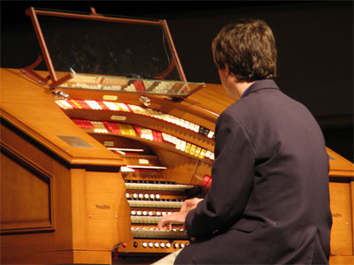 Click here to download a 2592 x 1944 JPG image showing Donnie Rankin at the console of the J. Tyson Forker Memorial 4/32 Mighty WurliTzer.