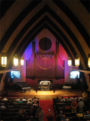 Click here to download a 1944 x 2592 JPG image showing the crowd gathering at the Kirk of Dunedin to hear Donna Parker play.