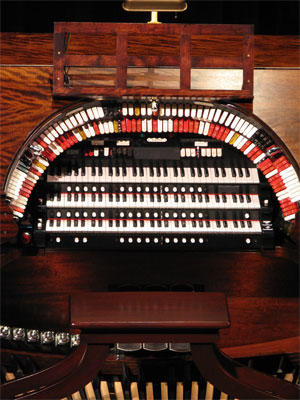 Click here to download a 1944 x 2592 JPG image showing the console of the 3/14 Mighty WurliTzer Theatre Pipe Organ.