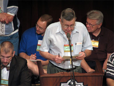 Click here to download a 2592 x 1944 JPG image showing former ATOS Secretary Jack Moelmann speaking to members at the Tampa Theatre during the 51st Annual ATOS Convention of 2006.