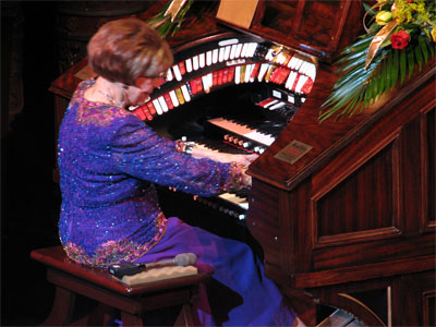 Click here to download a 2592 x 1944 JPG image showing Rosa Rio at the 3/14 Mighty WurliTzer.