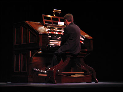 Click here to download a 2592 x 1944 JPG image showing Ron Rhodes at the console from stage level.