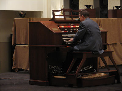 Click here to download a 2592 x 1944 JPG image showing Walt Strony at the console of the Allen 3/21EX Digital Theatre Organ.