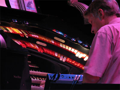 Click here to download a 2592 x 1944 JPG image showing Bill Vlasak at the console of Black Beauty.