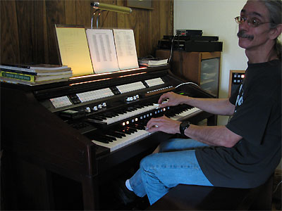 Click here to download a 2592 x 1944 JPG image showing the Bone Doctor at the console of the Mighty Rodgers/Artisan organ.