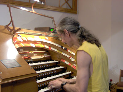 Click here to download a 2048 x 1536 JPG image of the Bone Doctor at the console of the J. Tyson Forker Memorial 4/32 Mighty WurliTzer Theatre Pipe Organ installed at Grace Baptist Church in Sarasota, Florida.