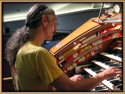 Click here to download a 2672 x 2044 JPG image showing the Bone Doctor at the console of the J. Tyson Forker Memorial 4/32 Mighty WurliTzer Theatre Pipe Organ installed at Grace Baptist Church in Sarasota, Florida.