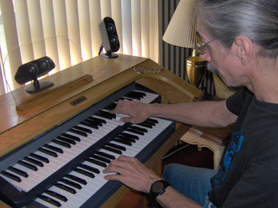 Click here to download a 2048 x 1536 JPG image of the Bone Doctor playing Dan Rowland's Mighty MidiTzer!