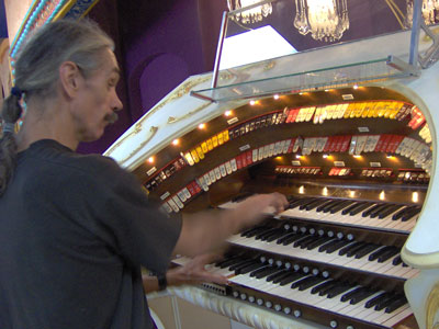 Click here to download a 2048 x 1536 JPG image of the Bone Doctor at the console of the Mighty 3/12 Page Theatre Pipe Organ