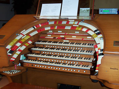 Click here to download a 2032 x 1534 JPG image looking at the keydesk of the J. Tyson Forker Memorial 4/32 Mighty WurliTzer Theatre Pipe Organ installed at Grace Baptist Church in Sarasota, Florida.