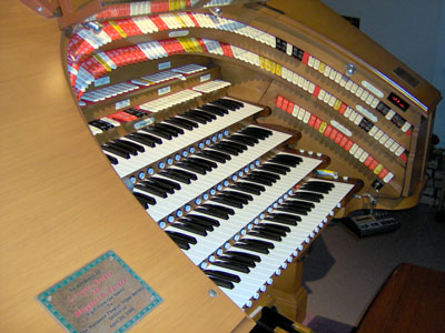 Click here to download a 2032 x 1534 JPG image showing a close up of the the keydesk of the J. Tyson Forker Memorial 4/32 Mighty WurliTzer Theatre Pipe Organ installed at Grace Baptist Church in Sarasota, Florida.