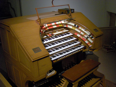 Click here to download a 2032 x 1534 JPG image showing the keydesk of the J. Tyson Forker Memorial 4/32 Mighty WurliTzer Theatre Pipe Organ installed at Grace Baptist Church in Sarasota, Florida.