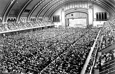 Click here to download a 513 x 333 GIF image showing a full house at Boardwalk Hall.