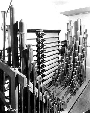 Click here to download a 401 x 503 JPG image showing the pipes installed in Gallery IV, one of the eight chambers.