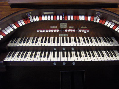 Click here to download a 2048 x 1536 JPG image showing the stop sweep of the 2/9 Mighty WurliTzer Theatre Pipe Organ installed at Dave Geiger's residence in Columbus, Ohio.