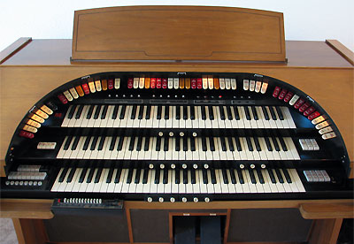 Click here to download a 1600 x 1104 JPG image showing the stop sweep of the Mighty Conn 650 analogue electronic theatre organ.