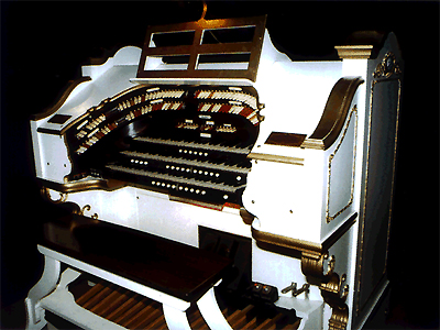 Click here to download a 640 x 480 JPG image showing the console of the 3/17 Mighty WurliTzer at Gray's Armory in Cleveland, Ohio.