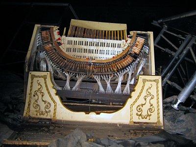 Click here to download a 3072 x 2304 JPG image showing the remains of the Mighty WurliTzer and Paramount Theatre destroyed by flooding in Cedar Reapids, Iowa.