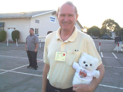 Click here to download a 1152 x 864 JPG image of Jim Reid holding his little friend, the MidiTzer teddybear.