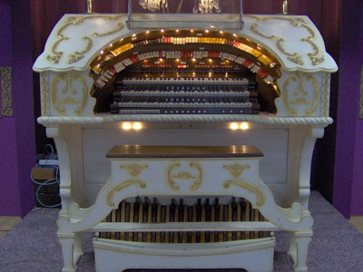 Click here to download a 2048 x 1536 JPG image of Johnnie June Carter's magnificent 3/12 Grande Page Theatre Pipe Organ installed at Pipe Organ Paradise, Wimauma, Florida.