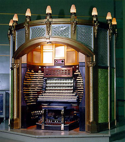 Click here to download a 450 x 508 JPG image showing the organ kiosk with the doors open.