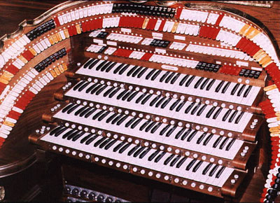 Click here download a 659 x 477 JPG image showing the keydesk of John Ledwon's Agoura Organ House 4/52 Mighty WuriTzer Theatre Pipe Organ.