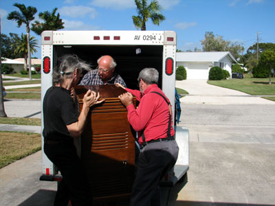 Click here to download a 2592 x 1944 JPG image showing Doc, Bob and Tom loading the Leslie 722 speaker cabinet into the trailer.