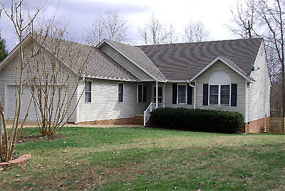 Click here to download a 640 x 429 JPG image showing Mike Phillps' residence in Chesterfield, Virginia.