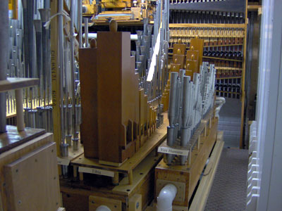 Click here to download a 2048 x 1536 JPG image showing chamber of Bob Markworth's 3/24 Mighty Kimball Theatre Pipe Organ.