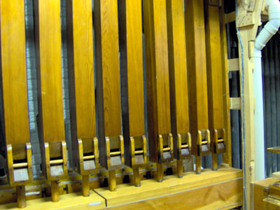 Click here to download a 2048 x 1536 JPG image showing chamber of Bob Markworth's 3/24 Mighty Kimball Theatre Pipe Organ.