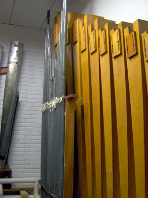 Click here to download a 2048 x 1536 JPG image showing chamber of Bob Markworth's 3/24 Mighty Kimball Theatre Pipe Organ.