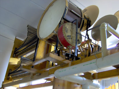 Click here to download a 2048 x 1536 JPG image showing the toys of Bob Markworth's 3/24 Mighty Kimball Theatre Pipe Organ.