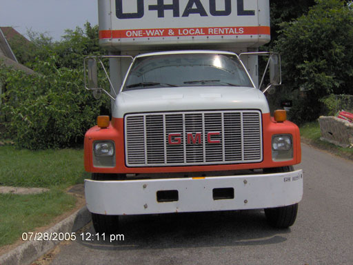 Click here to download a 2048 x 1536 JPG image of the 24-foot U-Haul truck as it was pulling out of Maryville, Tennessee.