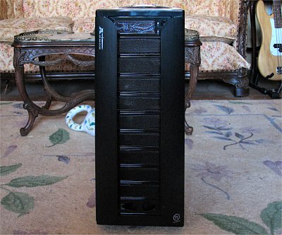 Click here to download a 1803 x 1503 JPG image showing the case with the front wings closed.