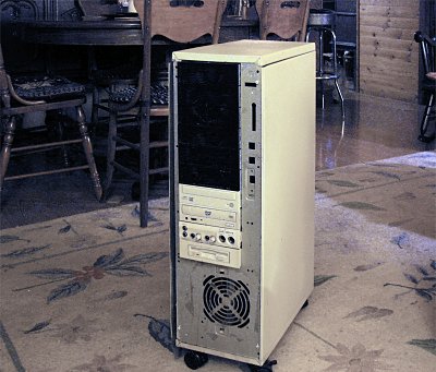 Click here to download a 2275 x 1941 JPG image showing the old Dymamax server case.