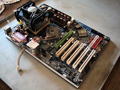 Click here to download a 2048 x 1536 JPG image showing the Gigabyte P4 ATX motherboard.