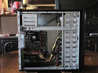 Click here to download a 2048 x 1536 JPG image showing the case with mobo and drives installed.