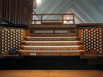 Click here to download a 2592 x 1944 JPG image showing the keydesk of 4/89 Mighty Allen Digital Church Organ installed at the All Faith Chapel at NAWS in Ridgecrest, California.